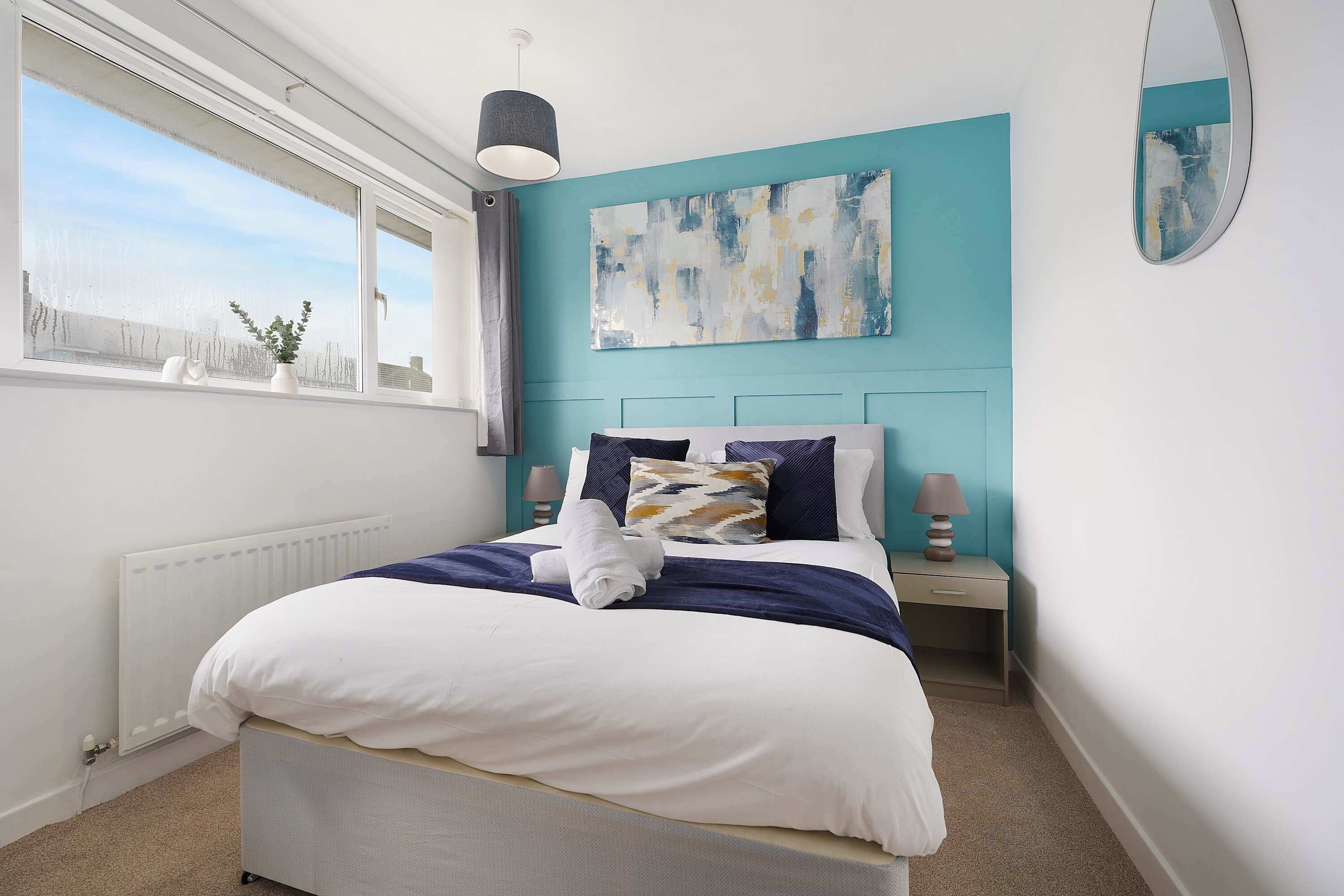 Desk, iron/ironing board, WiFi, bed sheets