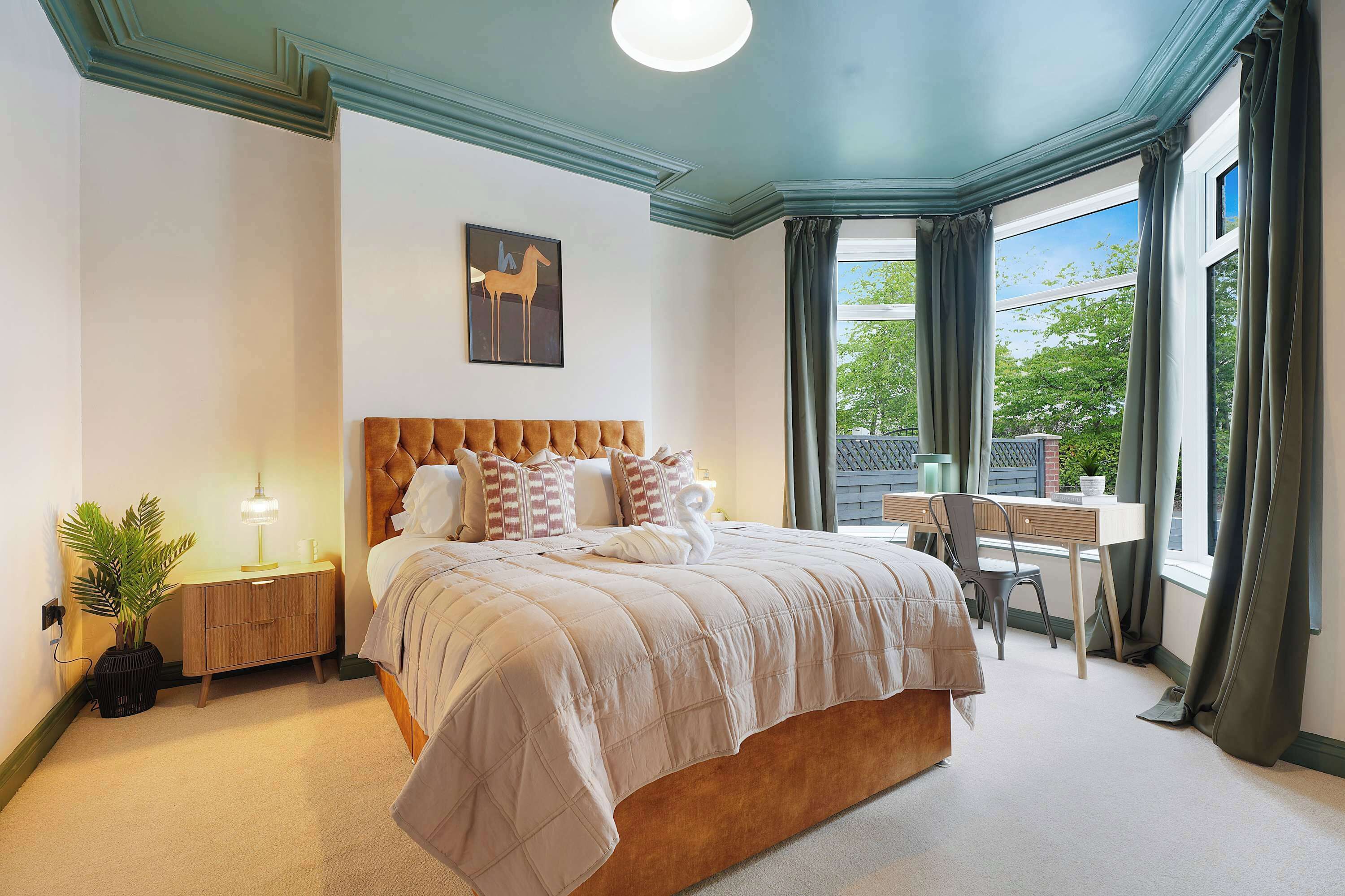 Desk, iron/ironing board, WiFi, bed sheets