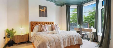 Desk, iron/ironing board, WiFi, bed sheets