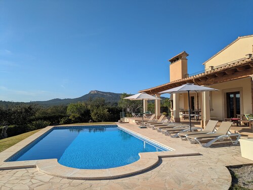 Mallorcan house with pool, garden, barbecue and WIFI near the beach