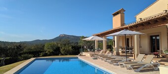 Mallorcan house with pool, garden, barbecue and WIFI near the beach