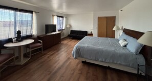 Deluxe Single Room | Desk, laptop workspace, free WiFi - Mountain View Motor Inn LLC (Fort Garland)