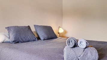 3 bedrooms, iron/ironing board, WiFi, bed sheets