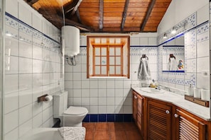 Ducha, secador de pelo y toallas