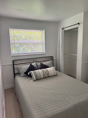1 bedroom, iron/ironing board, free WiFi, bed sheets - Cozy 1-bedroom apartment in Layton perfect for snow-birds/long-term renters (Layton)