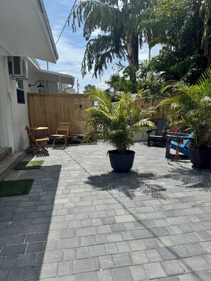 Terrace/patio - Cozy 1-bedroom apartment in Layton perfect for snow-birds/long-term renters (Layton)