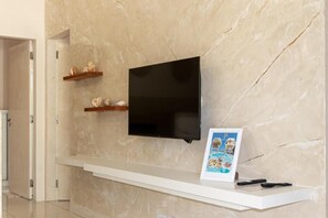 Apartamento Deluxe, 3 habitaciones, balcón, vistas a la piscina | Interior