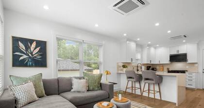 Your Cozy E Austin Retreat | New High-End 2BR Mins to Dining, Downtown & Pubs