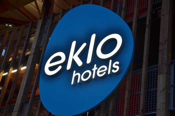 A sign for 'eklo hotels' with a blue background and white lettering.