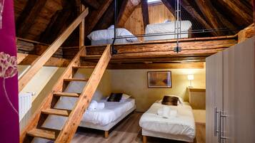 Iron/ironing board, WiFi, bed sheets