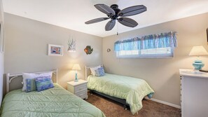 2 habitaciones, tabla de planchar con plancha, wifi y ropa de cama 
