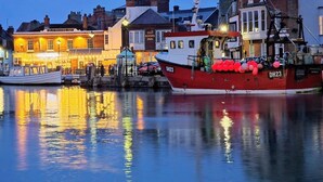 Marina - Boatswains Watch, Sleeps 4, Pet Friendly (Portland)