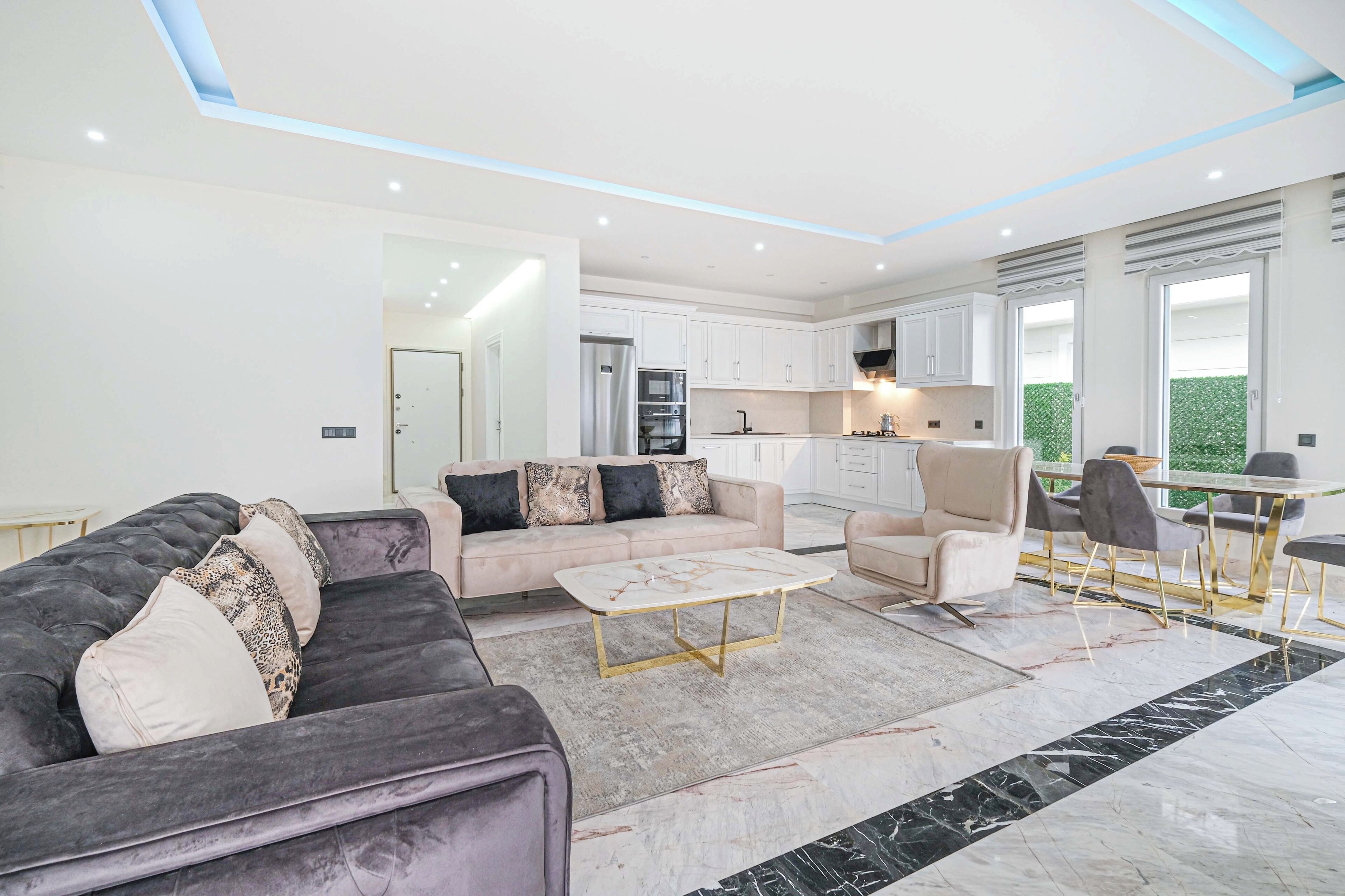 Luxury Villa, Mountain View | Living area