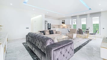 Luxury Villa, Mountain View | Living area