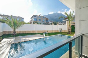 Vila superluxo, vista para a montanha | Piscina | Piscina externa sazonal