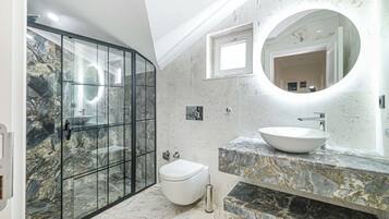 Luxury Villa, Mountain View | Bathroom
