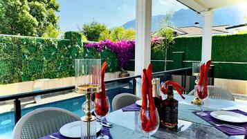 Luxury Villa, Mountain View | Outdoor dining
