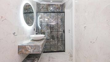 Luxury Villa, Mountain View | Bathroom
