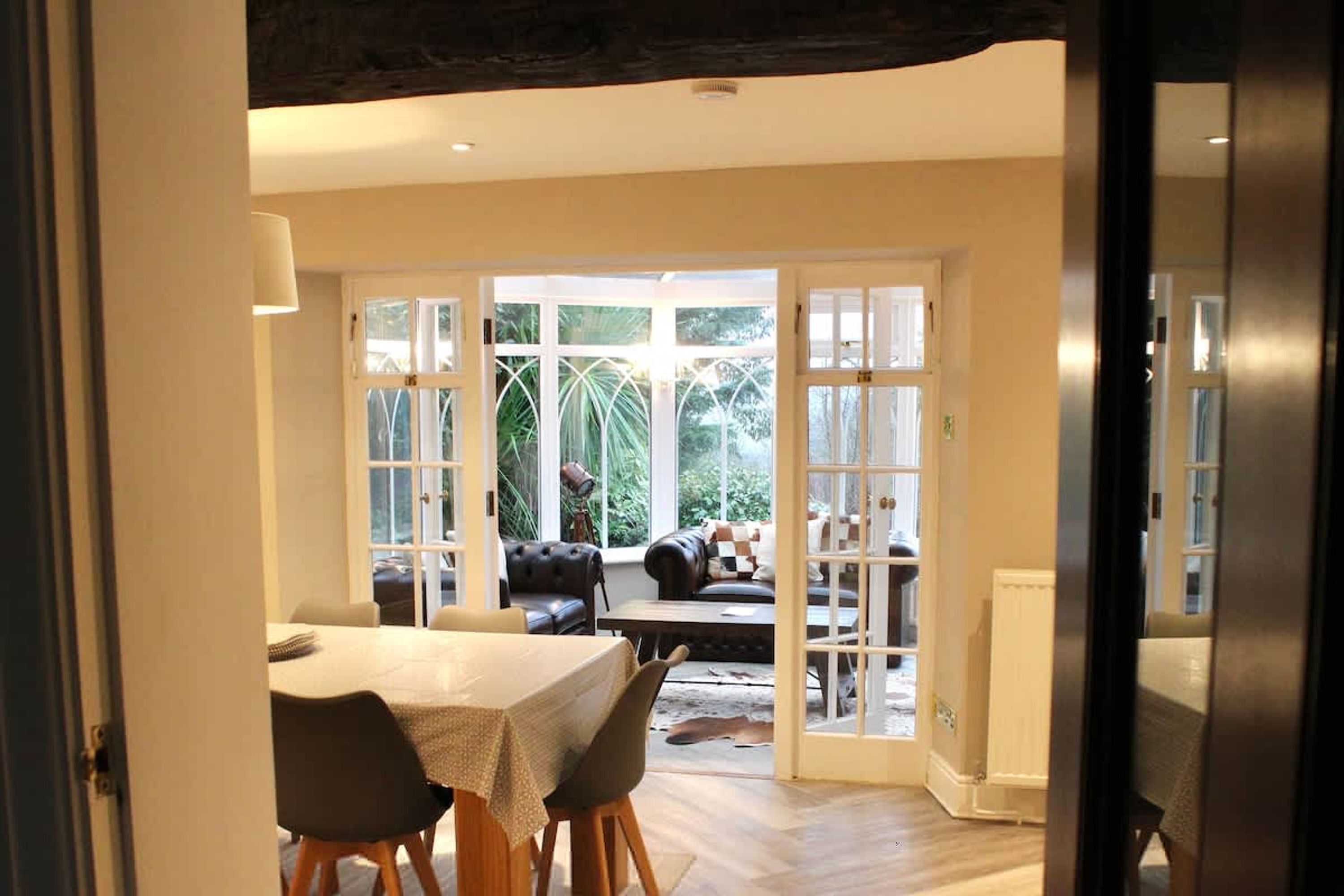 6 bedrooms, desk, Internet