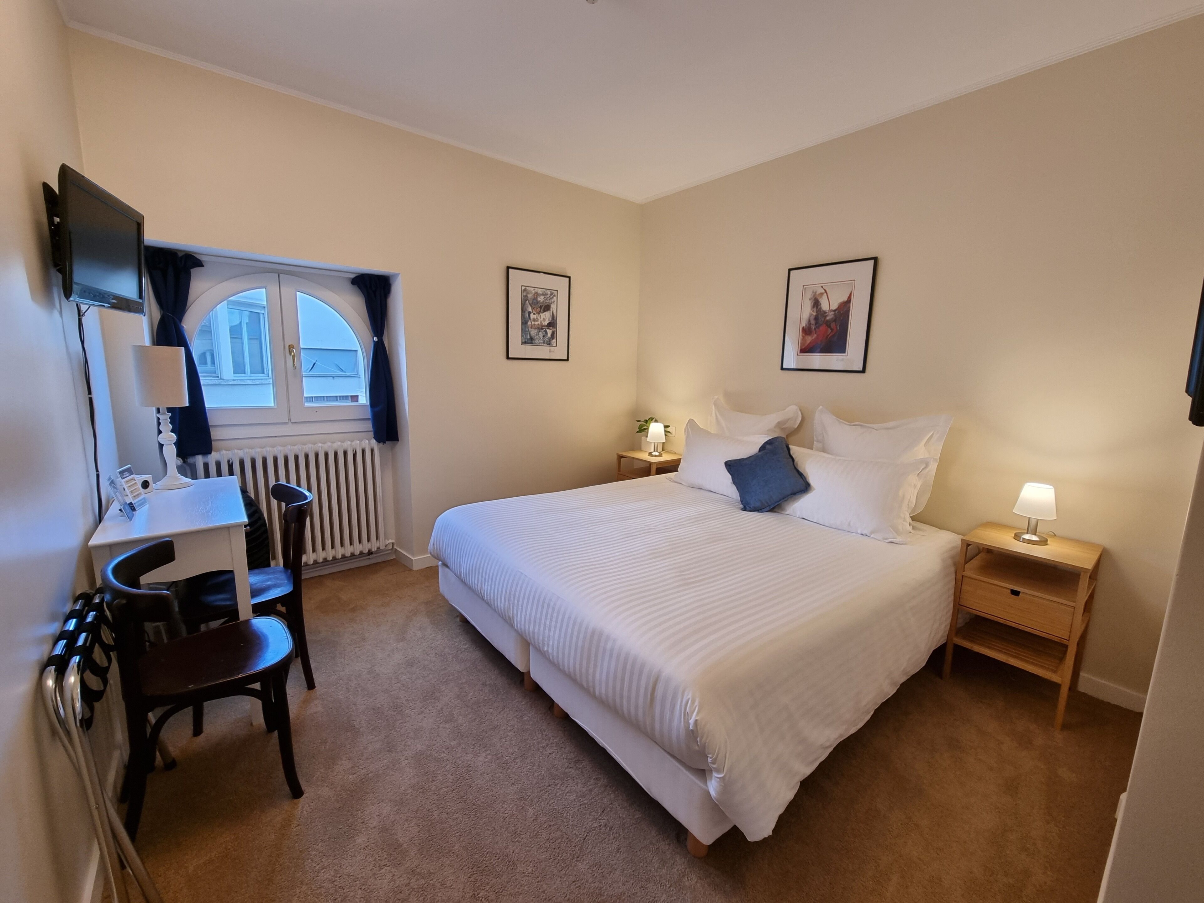 Chambre Confort Double ou avec lits jumeaux, vue ville | Bureau, rideaux occultants, chambres insonorisées