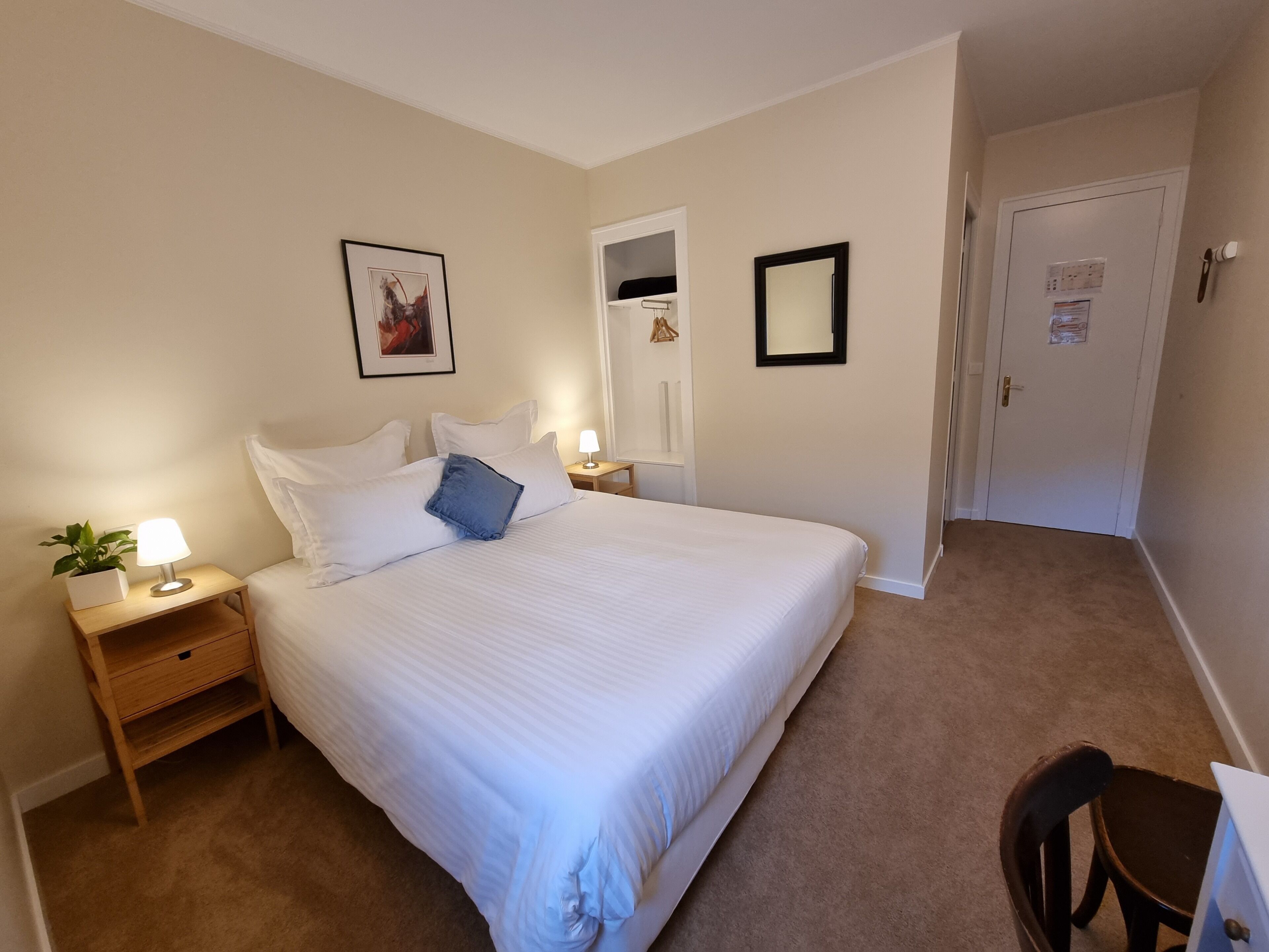 Comfort-Doppel- oder -Zweibettzimmer, Stadtblick | Schreibtisch, Verdunkelungsvorhänge, schallisolierte Zimmer