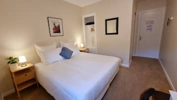Comfort-Doppel- oder -Zweibettzimmer, Stadtblick | Schreibtisch, Verdunkelungsvorhänge, schallisolierte Zimmer
