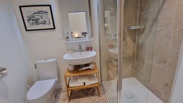 Superior Double Room, Garden View | Bathroom | Shower, rainfall showerhead, hair dryer, towels