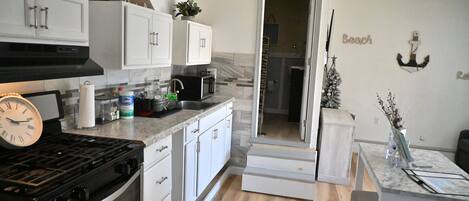 Deluxe Cottage | Private kitchen