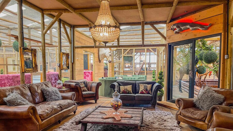 Drumcoltran Cabin - Puppy Lounge Arcades Games Room