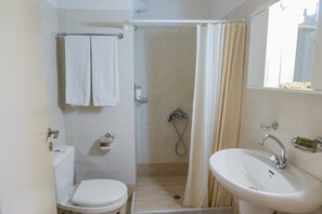 A bathroom with a toilet, shower, and sink. - Faris Hotel - Charming Double Room Near Sparta (Sparta)