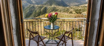 Faris Hotel - Charming Double Room Near Sparta