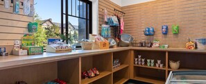 Gift shop - Spacious 2-bedroom condo with Fireplace in tranquil West Yellowstone. (West Yellowstone)