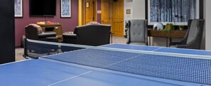 Games room - Spacious 2-bedroom condo with Fireplace in tranquil West Yellowstone. (West Yellowstone)