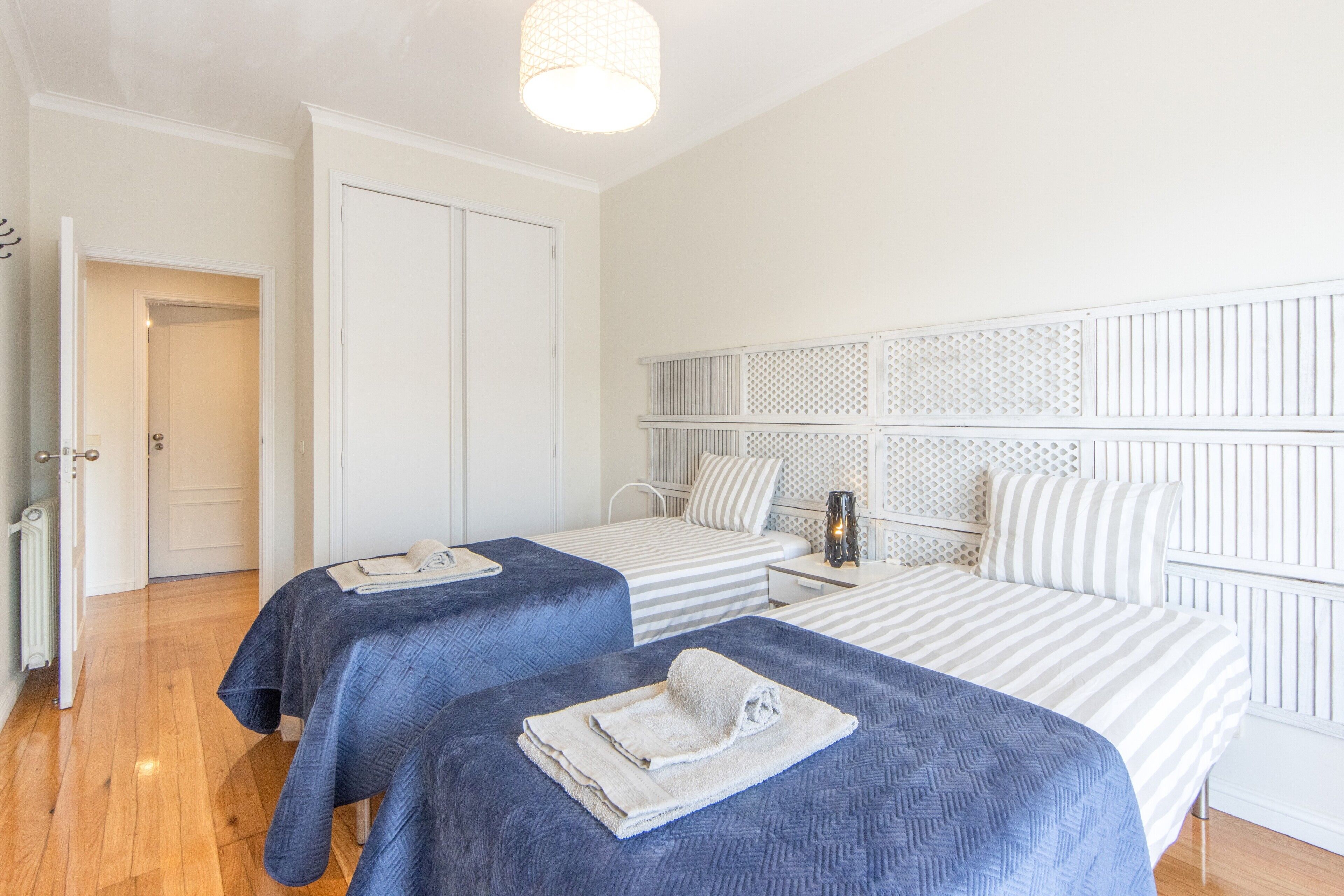 2 dormitorios, tabla de planchar con plancha, wifi y ropa de cama