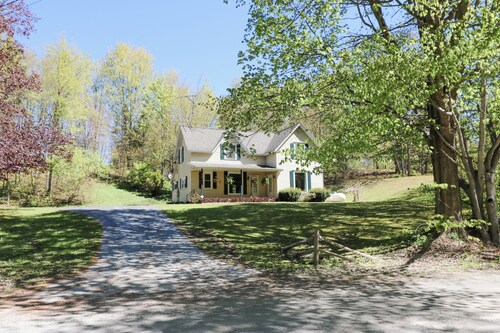 Country Oasis 4-bedroom farmhouse in tranquil Shelby with cozy charm