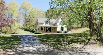 Country Oasis 4-bedroom farmhouse in tranquil Shelby with cozy charm