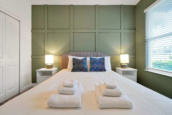 5 habitaciones, tabla de planchar con plancha, wifi y ropa de cama 