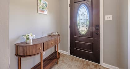 Walk to Downtown Prattville.Close to RTJ. 3BR/2BA.
