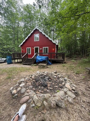 Property grounds -     Higgins Lake Getaway • AC, Fire Pit & WiFi • < 1 Mile from South State Park (Roscommon)