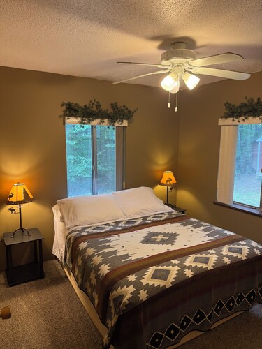     Higgins Lake Getaway • AC, Fire Pit & WiFi • < 1 Mile from South State Park