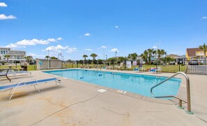 Outdoor pool - On Island Sunset Strand Campy Studio (Sunset Beach)