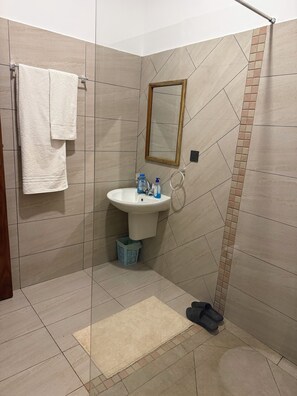 Shower, hair dryer, towels, soap -  3 bedroom villa blends coastal calm with easy access to Mombasa Island / Nyali. (Mtwapa)