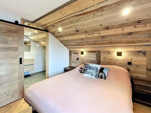 Room - Savoyard chalet, pets OK, parking - 14 guests (La Toussuire)