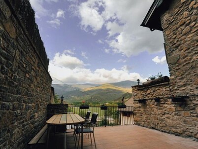 Charming mountain house, pets welcome
