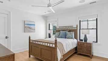 6 bedrooms, desk, iron/ironing board, travel crib