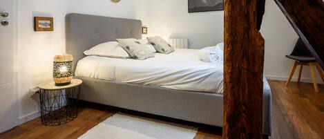 Iron/ironing board, WiFi, bed sheets