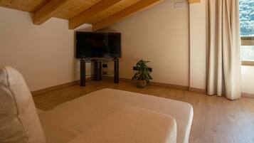 1 bedroom, WiFi (free), bed sheets