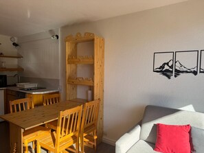 Unclassified image, 3 of 7, button - Renovated studio, pets welcome - 4 guests, slope view (Plagne Aime 2000)
