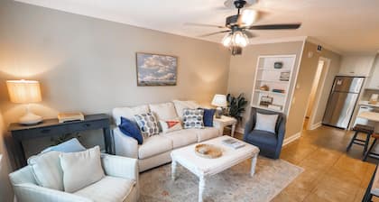 Ajax House: Walk to Ole Miss + Square