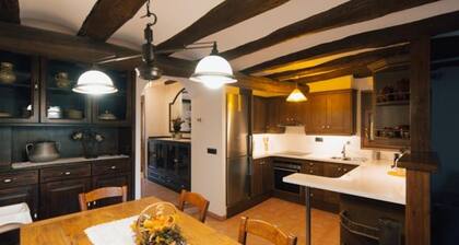 Elegant rural house for 10 people in Montardit de Baix, pets allowed